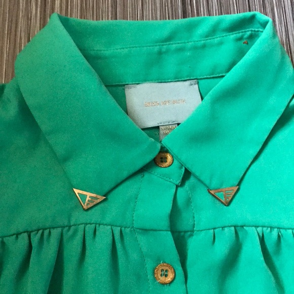 Skies are Blue jade cold shoulder top gold accents - Picture 2 of 6